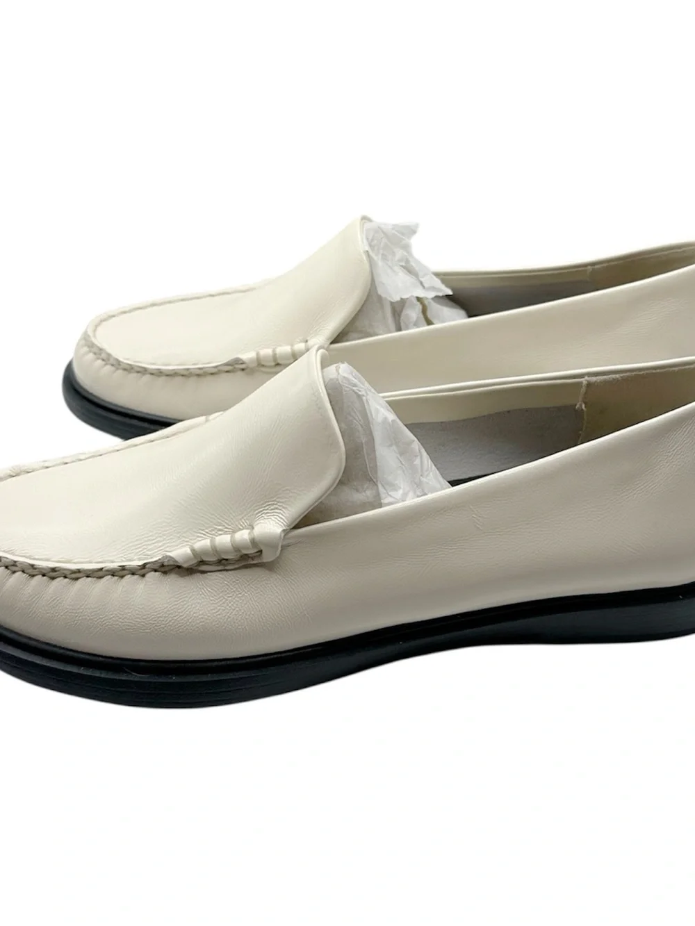 G.H. Bass Women’s Cream Leather Loafers Slip On Shoes US 8.5 EU 39 NEW